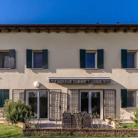 Villa F Tale *